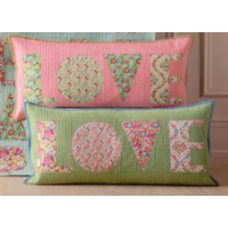Tilda Wallflower – LOVE Pillow – ONE Coral – Incl. Pattern, Binding & Back