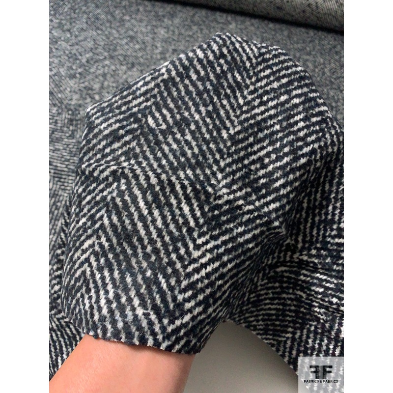 Italian Hazy Herringbone Jacket Weight Suiting – Midnight Navy / Off-White Fabric by the Yard