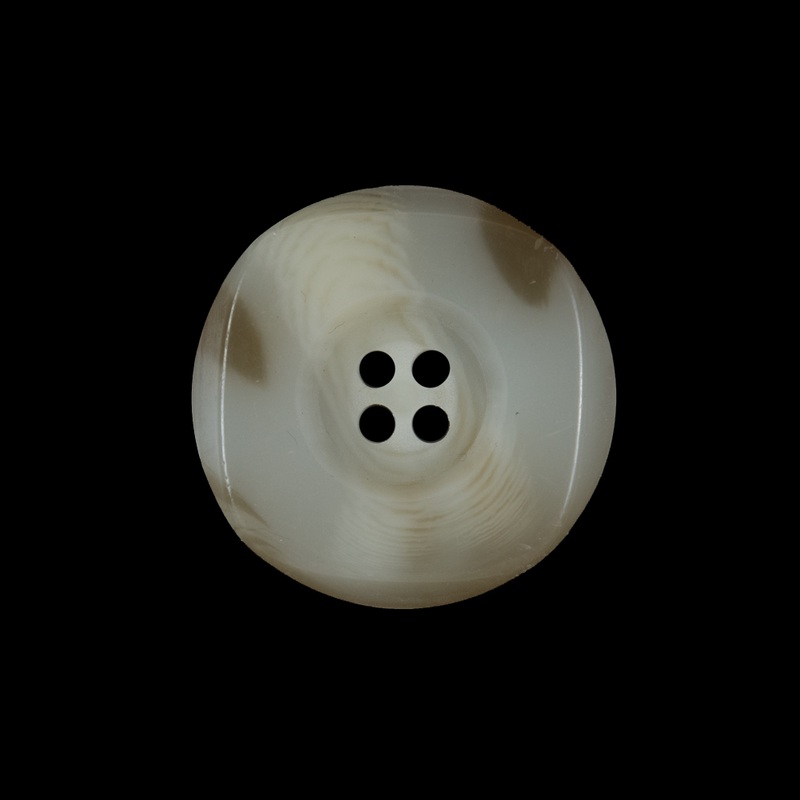 Ivory and Beige Horn Button – 36L/23mm