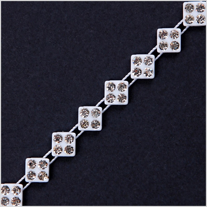 3.2mm White/Crystal Plastic & Glass