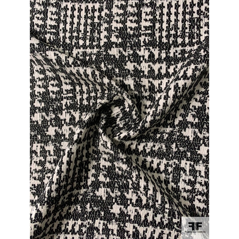 Italian Largescale Glen Plaid Light Jacket Weight Suiting – Black / Ivory Fabric by the Yard