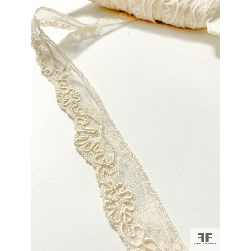 Single-Scalloped Corded Lace Trim – Cream Fabric by the Yard